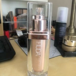 Hudabeauty body Highligher for sale